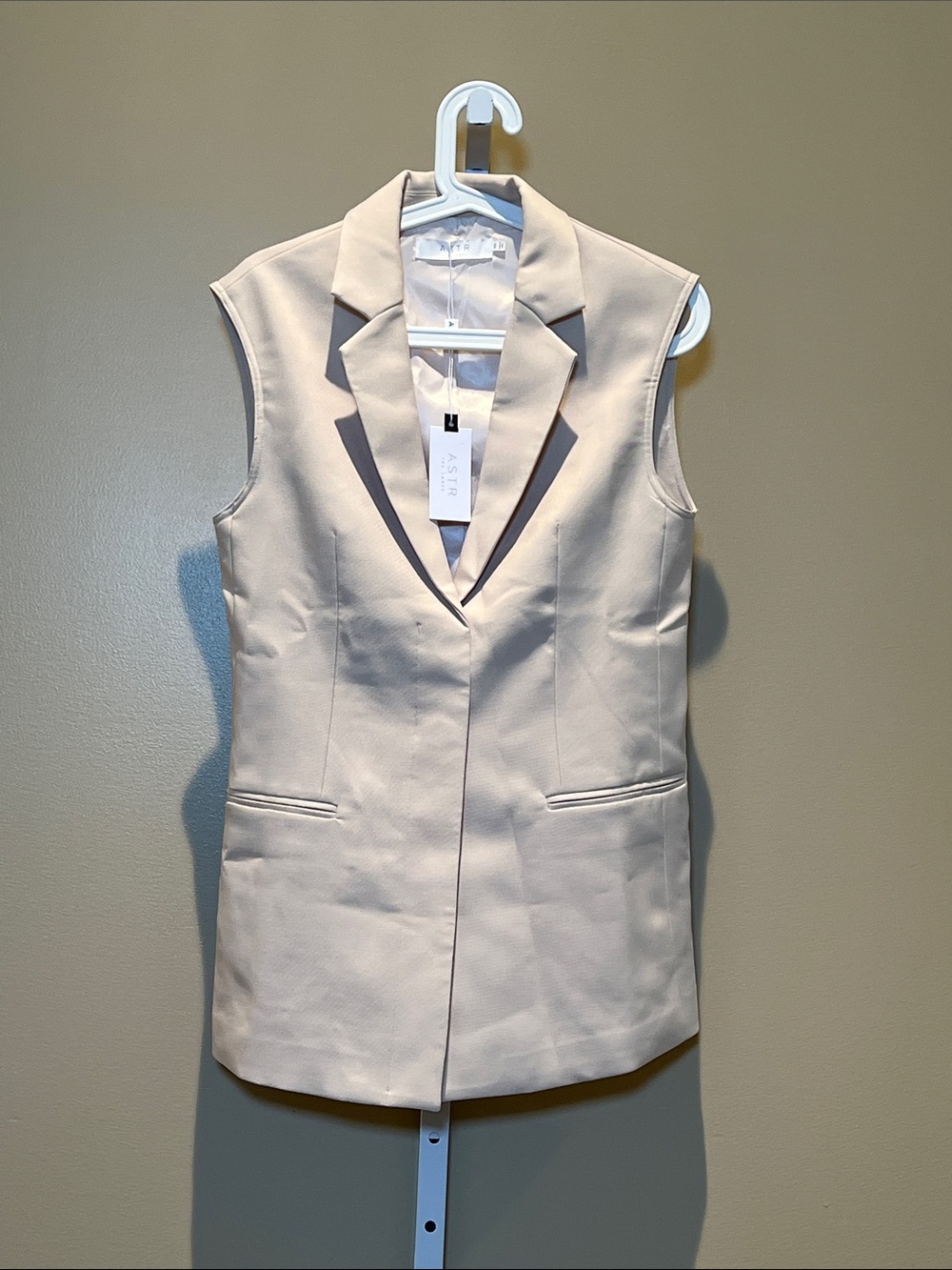 Astr Sleeveless Tailored Blazer Vest - Cream
